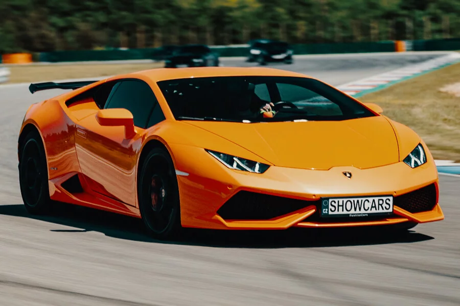 Lamborghini Huracán LP610-4 vs. Ferrari 458 Italia